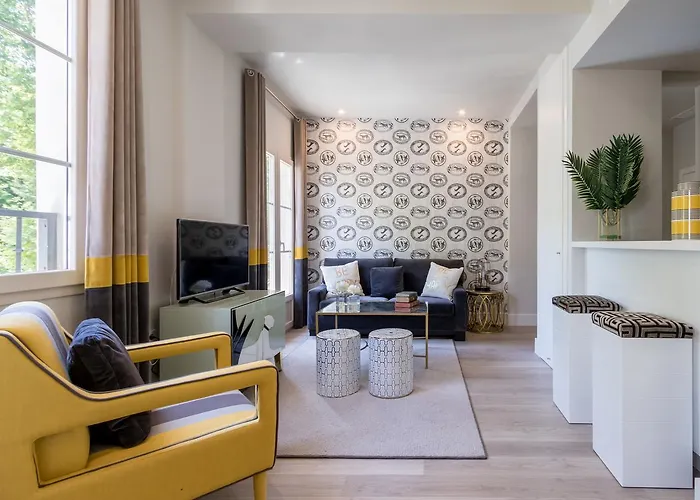 Chezmoihomes Trinidad Deluxe 2 *